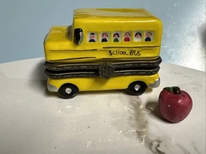 Vintage Schulbus Porzellan aufklappbare Schmuckschatulle gelb roter Apfel, super süß - Bild 1 von 7