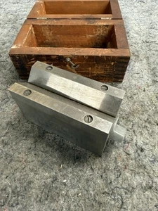 Brown & Sharpe Magnetic V Block 750-D  - Picture 1 of 4