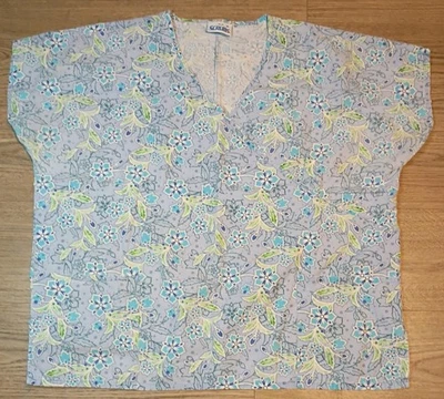Blusa Médica Floral 2X Cuello en V Azul Claro...JJ  Foto 1 de 4