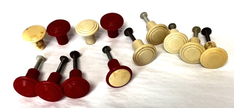 13PC Vintage Kitchen Hard Plastic Pull Knobs Pulls Red Cream Cover