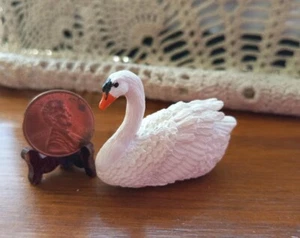 Miniature Dollhouse Swan for the Pond  1 1/4" top of head X 1 3/4" long - Picture 1 of 3