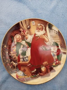 Plato de Navidad Princess House Santas Workshop 1995 8" Coleccionista - Imagen 1 de 4