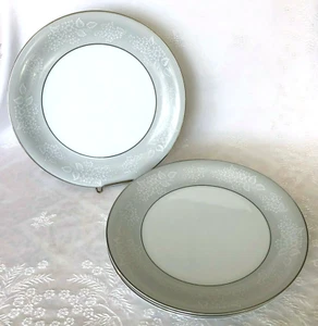 Vintage Sabrina by NORITAKE 4 Dinner Plates Japan 5590 Gray White Platinum MCM - Picture 1 of 3