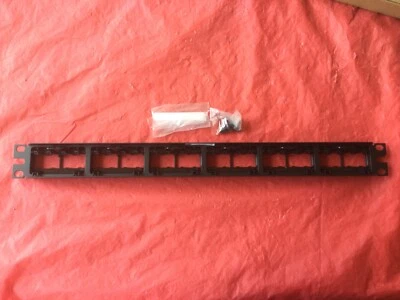 PANDUIT CPPL24WBLY Mini-Com Modular Patch Panel with 6 CFFPL Snap-in Faceplates - Bild 1 von 2