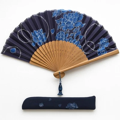 Abanico de mano plegable japonés Hakuchikudo Kyoto Sensu azul floral abanico de bambú con caja Foto 1 de 4