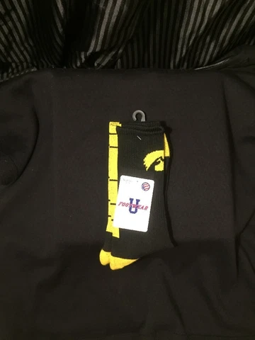 Iowa Hawkeyes above the ankle socks women men 's 10-13 NWT U Footwear Cover