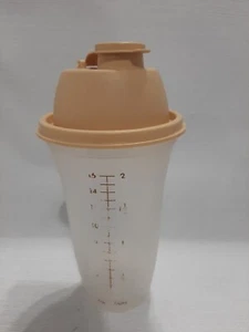 Vintage Tupperware Quick Shaker Mixer Bottle 844-2 16oz tan top - Picture 1 of 9