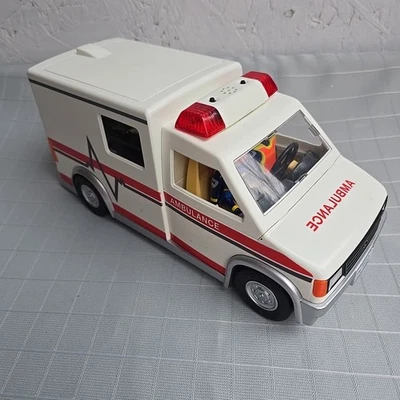 Playmobil Rescue Ambulance 5681 - Image 1 of 4