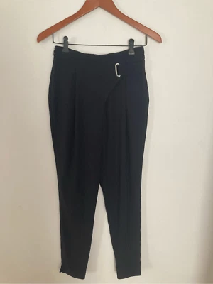 Pantalón negro tallado Foto 1 de 3