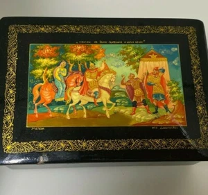 Caja de laca mediana vintage rusa. Iván el príncipe y el lobo gris. Mstera, C1970 - Imagen 1 de 5