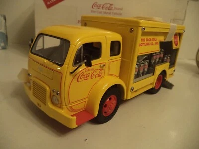 Danbury Mint Coca Cola 1955 Delivery Truck 1/24 Diecast Metal with Box - Image 1 of 4