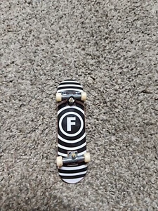 Vintage Tech Deck Skateboard Fingerboard Flip Psychedelic Swirl Black & White - Bild 1 von 2