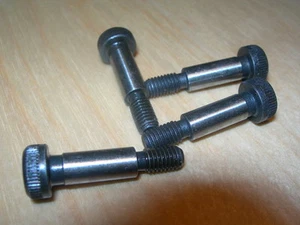 10 mm x 30 mm lang (M8 GEWINDE) Schulterschraube/Schraube schwarz Innensechskant 1er Pack - Bild 1 von 1