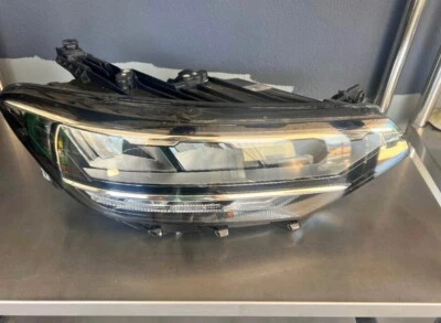Volkswagen VW Passat B8 headlights 2022 LED, Left and Right - image 1 of 3