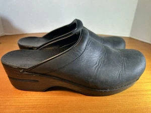 Dansko Women's Size 39 (8.5-9) Sonja Black Leather Closed Toe Slip On Mule Clogs - Picture 1 of 9
