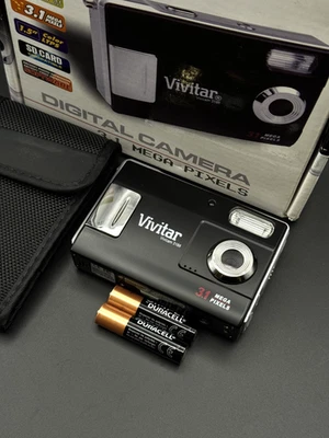 Vivitar Vivicam 3188 3.1MP Compact Digital Camera + Batteries - Boxed & Working - Image 1 of 4