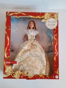 Barbie Signature 2025 Holiday dunkelbraune Haare Modepuppe trägt Silber & Gold - Bild 1 von 3
