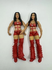 2011 Brie & Nikki Bella WWE Battlepack Series 26 Wrestling Figures - Picture 1 of 4