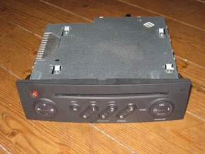 Autoradio Renault Clio 3 III 8200 633 624 mit Code CD MP3 - Bild 1 von 4