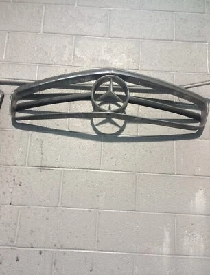 Marco parrilla delantera cromada envolvente w113 113 230 sl 250 sl 280 sl OEM Mercedes Foto 1 de 4