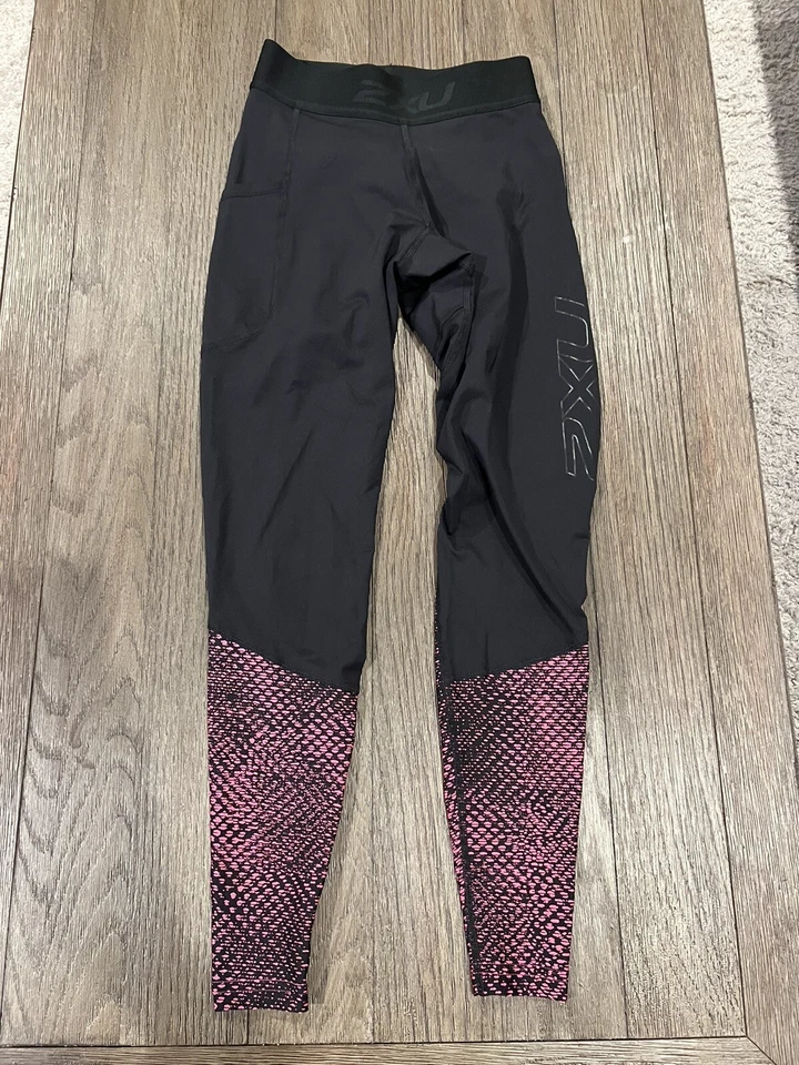 MUJER 2XU Rosa Negro SPANDEX COMPRESIÓN Medias de Correr XS Recortadas Foto 1 de 1