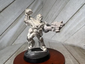 Warhammer 40k Sergente Veterano che tiene Granata Space Marine Metal Fantasy - Foto 1 di 3