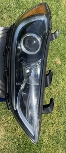 2017 2018 HYUNDAI ELANTRA HEADLIGHT HALOGEN RIGHT OEM - Picture 1 of 16