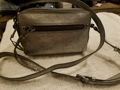 Bolso de mano Frye con cremallera para cámara (plateado metálico caído) nuevo con etiquetas $198 Foto 1 de 4