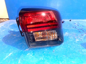 Luz trasera Highlander original Toyota 21 22 23 24 OEM derecha nueva 81550-0E230 N64 - Imagen 1 de 6