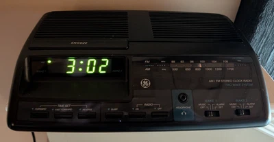 90s GE Clock Radio Dual Alarm Model 7-4664A AM/FM Digital Display Vintage - Image 1 of 4