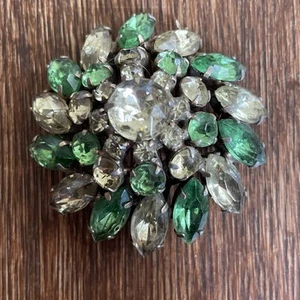๐ VTG Sunburst Flower Brooch Marquise Round Green Rhinestones Gold Tone Pin 77 - Picture 1 of 3