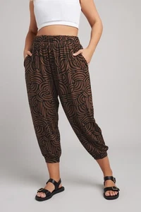 Yours Curve Women's Plus Size Abstract Curve Cropped Harem Joggers - Picture 1 of 7