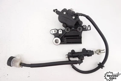 24-25 Kawasaki Ninja 500 EX500 OEM Pinza de freno trasera montaje cilindro maestro Foto 1 de 4