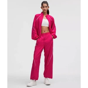 Set giacca leggera e jogger a vita media con licenza di treno rosa 8 - Foto 1 di 7