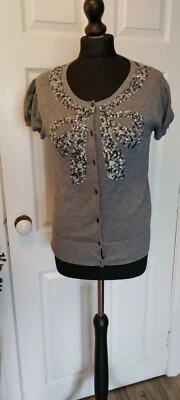 Dorothy Perkins size 12 short sleeved cardigan with sequinned bow detail in grey - Image 1 of 4