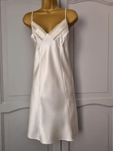 LADIES VTG M&S CREAM SILKY POLYESTER FULL SLIP SIZE 16 - Picture 1 of 12