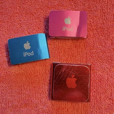 VINTAGE Apple iPod Shuffled 2nd Generation Pink/Blue & 1 RED IPOD SOLD AS IS. - Image 1 of 4