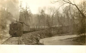 HOLZZUG ECHTFOTO, EISENBAHN, AMATEUR RPPC um 1905, ALTE POSTKARTE (W797) - Bild 1 von 2