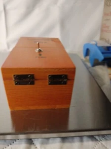 Caja inútil déjame sola máquina totalmente montada en madera real - Imagen 1 de 9