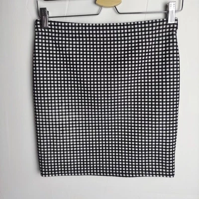 Select Black & White Check Elasticated waist Mini Skirt With Stretch Size  UK 10 - Image 1 of 4