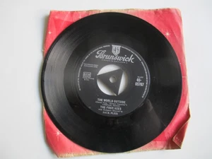 The four aces - The world outside - 7" Vinyl single Brunswick 45-05767 45rpm VGC - Imagen 1 de 6