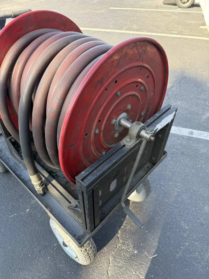 Carrinho de carretel para mangueira de água - Imagem 1 de 4