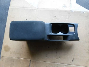 MR512526 Mittelkonsole mit Armlehne Mitsubishi Lancer 1.6 72kw Bj.03-08 - Bild 1 von 1