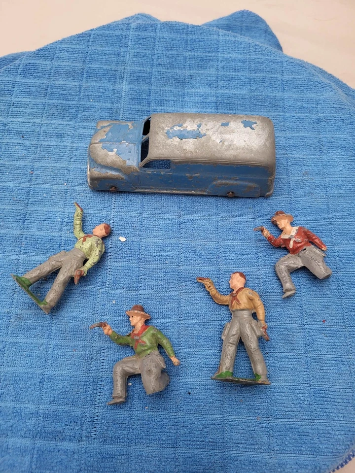 5 figuras de guerra de soldados de juguete de plomo/metal de colección y 1 coche jeep Foto 1 de 4