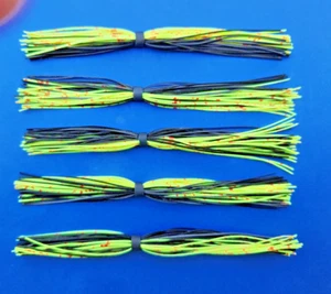 5 Silikon Rock SCHWARZ/CHART ROT BLUTFLECKEN 5-91-BL93 Spinnerbait Jig Tackle - Bild 1 von 1