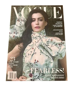 Vogue Magazine August 2025  Anne Hathaway - Bild 1 von 3
