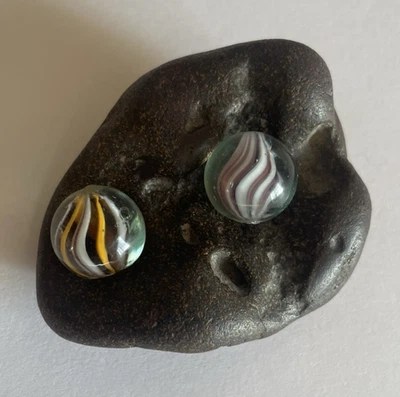 2 CANICAS DE COLECCIÓN ALEMANAS HECHAS A MANO PEE WEE AMBOS NÚCLEO DIVIDIDO EXTREMO BRILLANTE DE CAÑA Foto 1 de 4