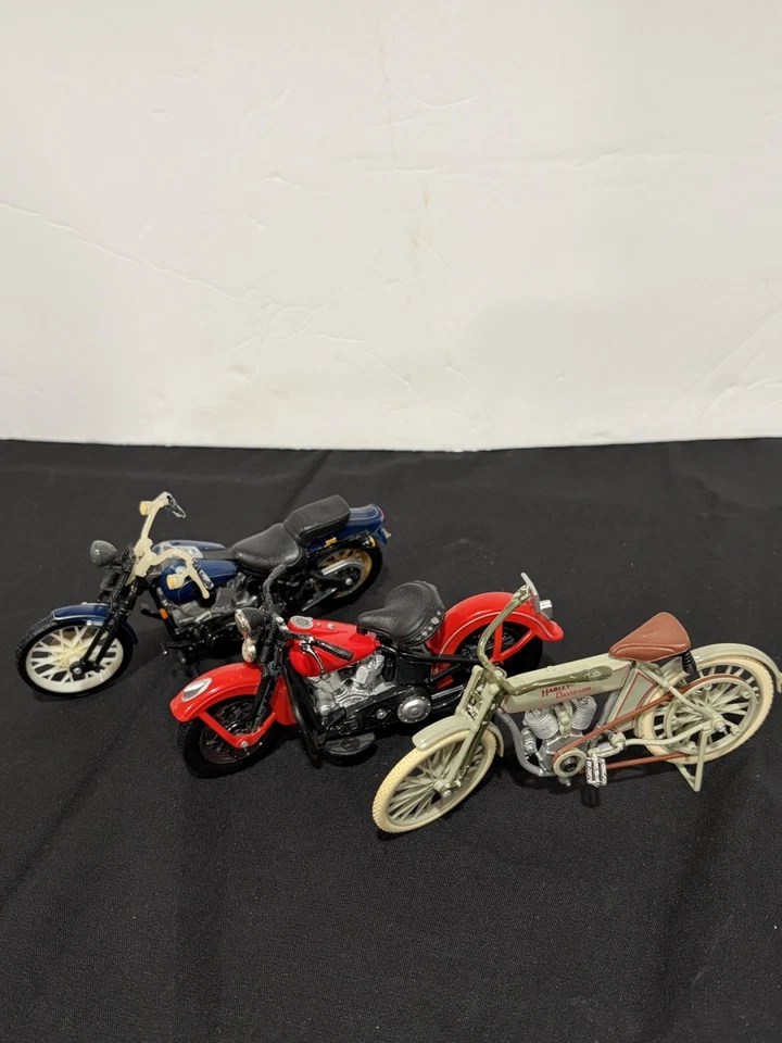 Lote de 3 motocicletas fundidas a presión Maisto Harley-Davidson 1:18 Foto 1 de 4