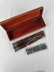 Neu im Karton Elegantes Thai Essstäbchen Set mit Holzbox - Perlmutt Intarsien Auflagen - Bild 1 von 5