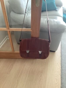 M&S Tan leather shoulder bag. Used. Unisex. - Picture 1 of 8